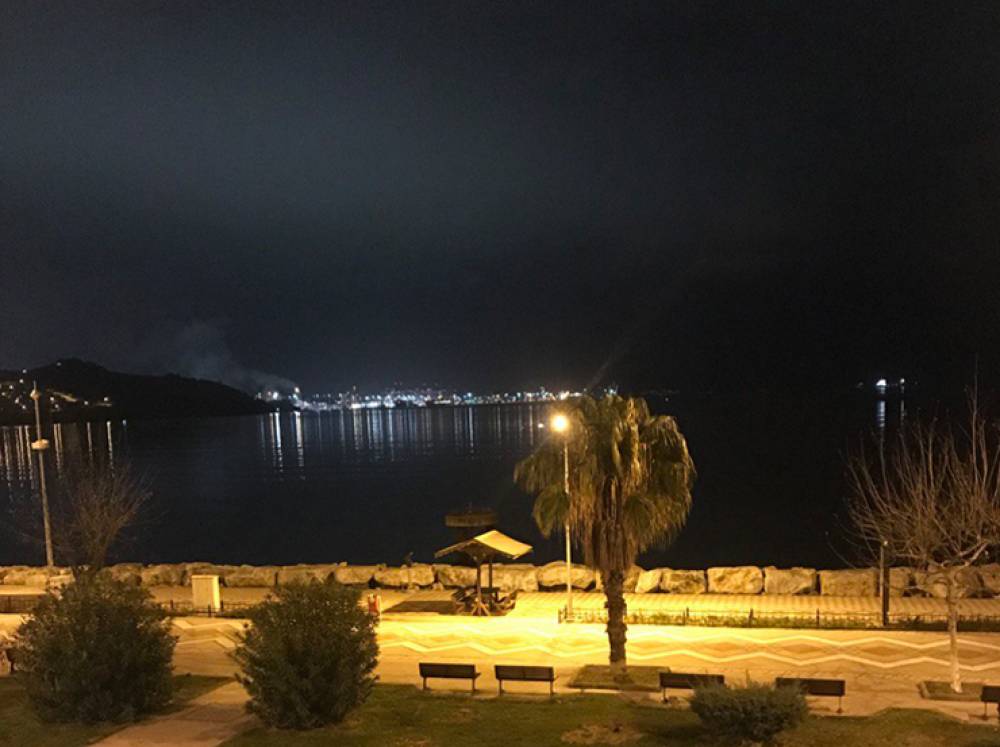 Elle Tutulur Sevgim Var